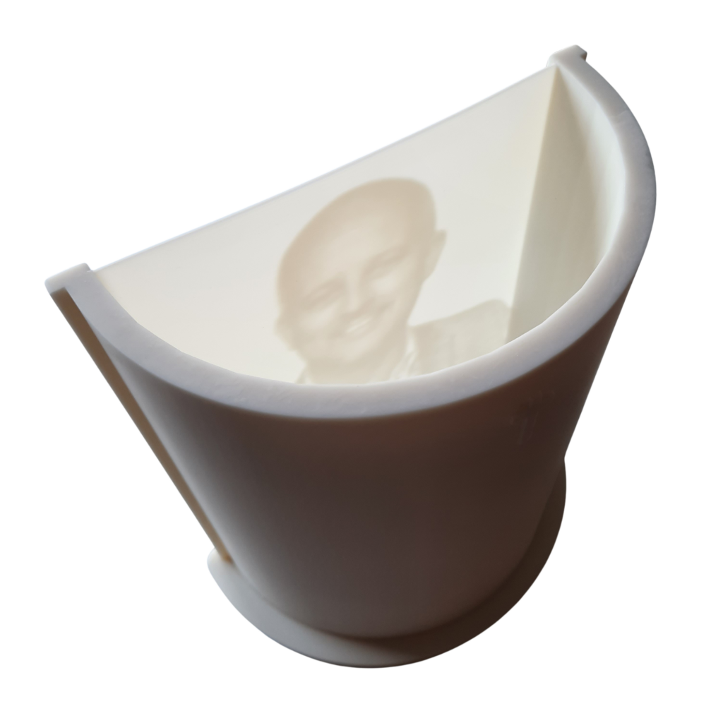 Personalisiertes 3D-Relief Trauerlicht, beleuchtet von vorne