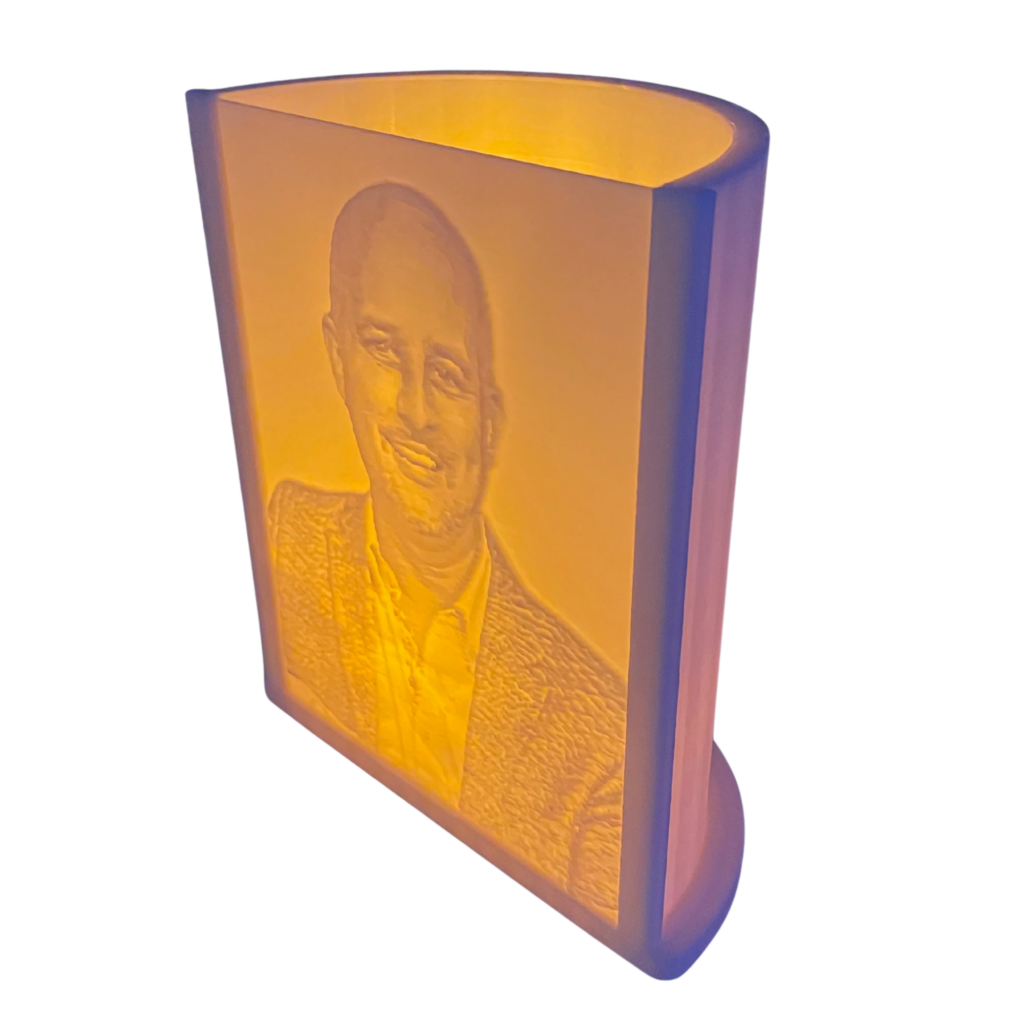 Personalisiertes 3D-Relief Trauerlicht, Seitenansicht rechts